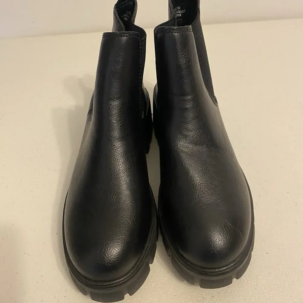 Cushionaire Ankle Boots Women 7W Black Sasha Chelsea Memory Foam Lug Sole Bootie
